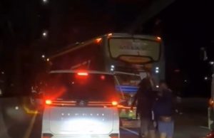 Kronologi Bus Rombongan Bonek Dilempari Batu di Tol Japek