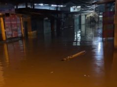 Banjir Kiriman Rendam Jalan Depan Pabrik Levis Pisangan, Truk hingga Motor Tak Bisa Melintas