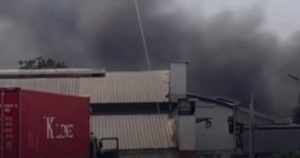 Pabrik Milik PT Rotary di Rawalumbu Terbakar, Kepulan Asap Membumbung Tinggi