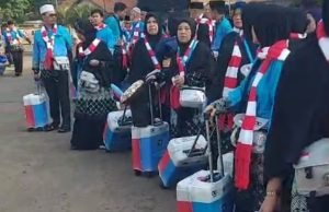 100 Calhaj Lansia Asal Bekasi Berangkat Haji Kloter Pertama
