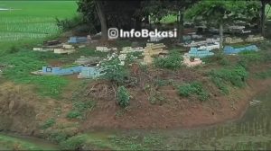 Viral Warga Lewati Galengan Sawah Kubur Jenazah, Pemdes Ciledug: Itu Bukan TPU