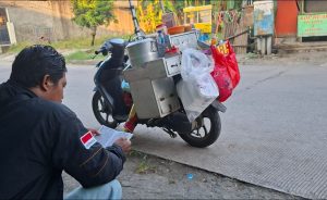 Penjual Bubur Ayam di Tambun, Cara Bang Ali Meraup Rezeki Sambil Tilawah 