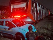 Taksi Listrik VinFast Tertabrak KRL di Ampera, Terseret 100 Meter