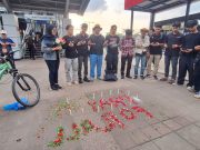 Aksi Kamisan Tabur Bunga di Stasiun Bekasi Timur, Panjatkan Doa Korban Tabrakan Kereta