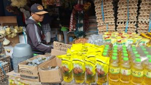Minyak Kita Langka di Pasar Baru Bekasi, Harga Tembus Rp23 Ribu per Liter