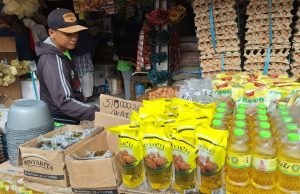 Minyak Kita Langka di Pasar Baru Bekasi, Harga Tembus Rp23 Ribu per Liter