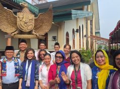 Pakaian Adat Betawi Saat Perayaan Kenaikan Yesus Kristus di Kampung Sawah