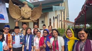Pakaian Adat Betawi Saat Perayaan Kenaikan Yesus Kristus di Kampung Sawah
