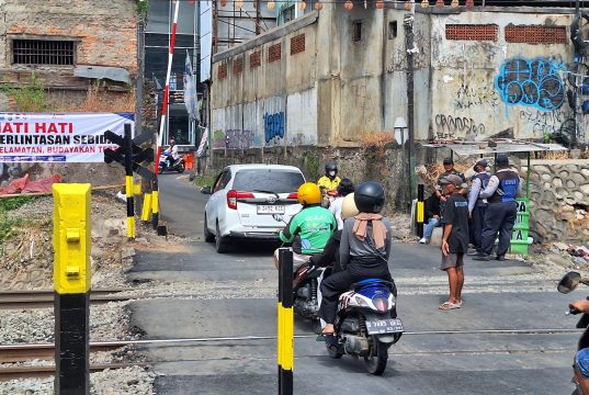 Tak Berizin dan Berbahaya, Perlintasan Ampera Bakal Ditutup Permanen