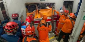 Kesaksian Tim SAR, 12 Jam Evakuasi Penumpang KRL Terjepit Gerbong Kereta