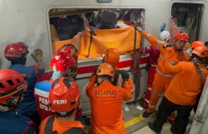 Kesaksian Tim SAR, 12 Jam Evakuasi Penumpang KRL Terjepit Gerbong Kereta