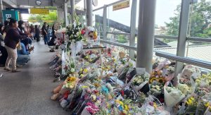 Stasiun Bekasi Timur Dipenuhi Bunga Belasungkawa, Ini Respon Dirut PT KAI