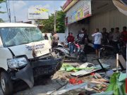 Mobil MBG Tabrak Lapak Pedagang, Empat Orang Luka-luka