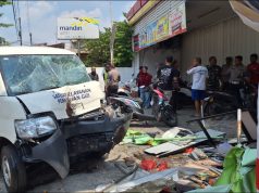 Mobil MBG Tabrak Lapak Pedagang, Empat Orang Luka-luka