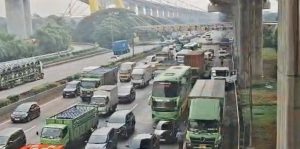 Perbaikan Aspal KM 27, Arus Tol Japek Padat dari Cakung hingga Cikarang Barat