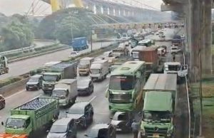 Perbaikan Aspal KM 27, Arus Tol Japek Padat dari Cakung hingga Cikarang Barat