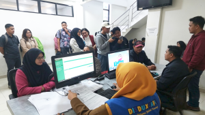 Antrean Mengular di Kantor Kecamatan, Warga Berebut Buat IKD Demi Anak Sekolah