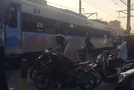 Usai Kecelakaan Maut, Pemerintah Perhatikan Keamanan Perlintasan Kereta di Tambun Selatan