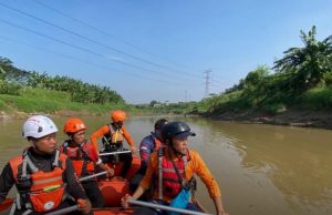 Diduga Kelelahan Menyeberang, Ihsan Hanyut di Kali Bekasi