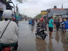 Banjir Rendam Jalan Pantura Warbong Cibitung Akibat Hujan Deras dan Drainase Buruk