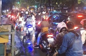 Dari Lampu Merah Proyek Sampai Gacoan, Jalan Ir H. Juanda Terjebak Kemacetan