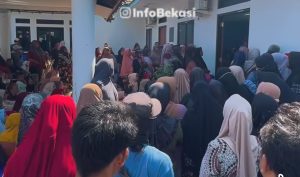 Warga Desa Kedung Pengawas Antre Berjam-jam demi Bantuan Pangan Gratis