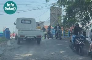Jembatan Sueb Bikin Deg-Degan, Jalan Rusak dan Konstruksi Menanjak Ekstrem