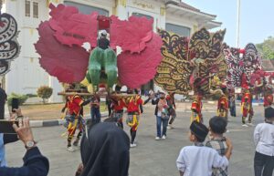 Sisingaan dan Permainan Tradisional Meriahkan Lebaran Yatim di Tambun Selatan