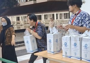 Tiba dari Tanah Suci, Jemaah Haji Langsung Berburu Air Zam‑Zam