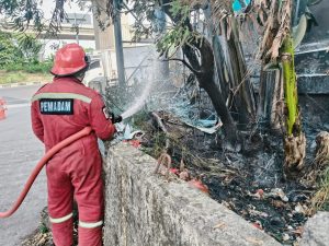 Bakar Sampah Sembarangan, Api Merambat Melahap Gardu PLN Jakasampurna