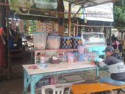 Di Dekat Kuburan Cina Babelan, Newiyah Jual Berbagai Masakan Rumahan