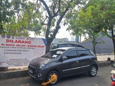 Jalan Tangkuban Perahu Bekasi Dibersihkan dari Parkir Liar, Kendaraan Pelanggar Digembok