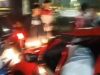 Diduga Berbuat Mesum di Parkiran, Mobil Honda Brio Tabrak Lari Diamuk Massa