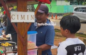 Dari YouTube Bisa Bahasa Inggris, Pedagang Ini Sekaligus Jadi Guru buat Anak Sekolah