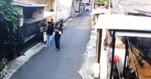 Pengamen Bakar Pagar Rumah Warga di Pondok Gede Berakahir Secara Kekeluargaan