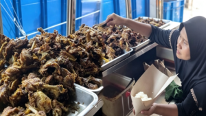 Nasi Bebek Jalan Raya Teuku Umar, Sehari Laku Hingga 900 Porsi