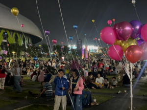 Warga Bekasi Isi Libur Akhir Pekan di Plaza Patriot