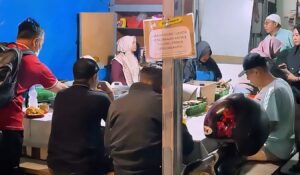 Nasduk Mpok May: Kuliner Malam Pojokan Cikunir, Menu Andalan Semur Jengkol