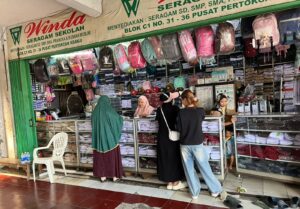Penjualan Seragam Sekolah di Bekasi Anjlok, Pola Belanja Orang Tua Berubah