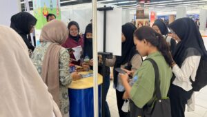 Hari Pertama Job Fair di Mega Bekasi Hypermall Dipadati Ratusan Pencari Kerja