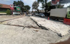 Jembatan Baru Kemang Pratama Belum Bisa Dilalui, Arus Lalu Lintas Tetap Lewat Jalur Lama