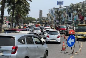 lnfo Lalu Lintas: Pengerjaan Aspal Jalan SMB, Lalu Lintas Terbagi Satu Jalur