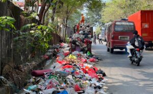 Mengganggu Pengguna Jalan, Tumpukan Sampah di Cut Mutia Kini Diangkut Petugas