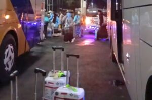 Kloter Terakhir Jemaah Haji Jawa Barat Tiba di Debarkasi Jakarta-Bekasi