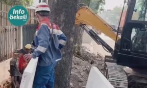 Perbaikan Saluran Air di Jalan Sudirman, Lalin Arah Bekasi-Jakarta Menyempit