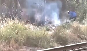 Sampah Dibakar di Pinggir Rel, Warga Bekasi Kaum Keluhkan Polusi Udara
