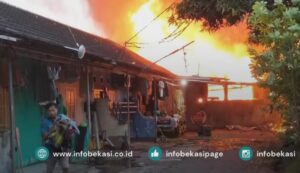 Sempat Mengamuk, Api di Gudang Rongsok Jatikramat Berhasil Dipadamkan