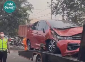 Kecelakaan Tunggal, Mobil Hilang Kendali di Jalan Sudirman Lalin Sempat Tersendat