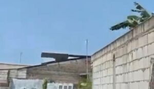 Angin Kencang Terjang Kampung Irian Bekasi Utara, Atap Rumah Warga Beterbangan