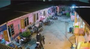 Dua Motor Digasak Berjarak Dua Jam di Kontrakan Rawalumbu, Aksi Terekam CCTV